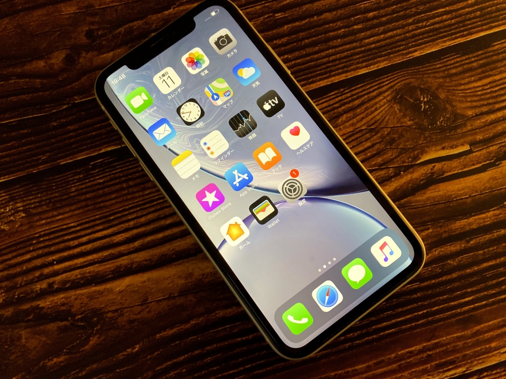 The iPhone XR display in the dark
