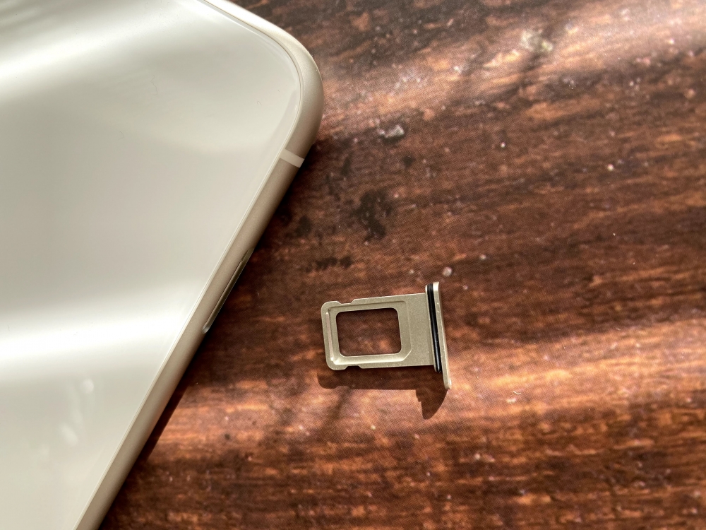 iPhone 11 SIM Tray