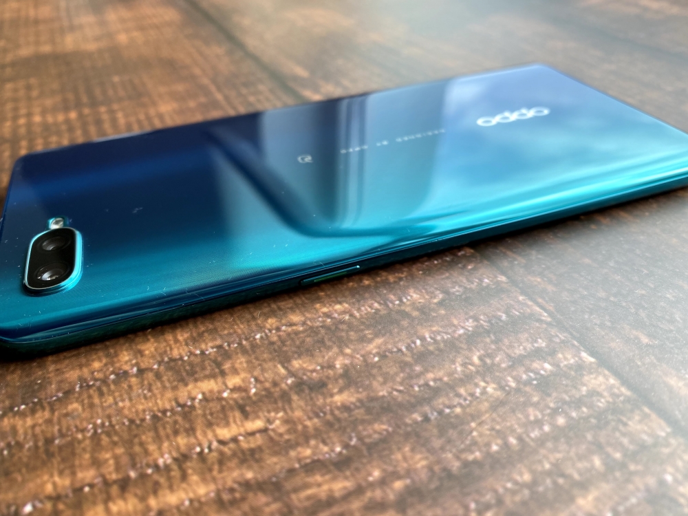 Right side of OPPO Reno A's body
